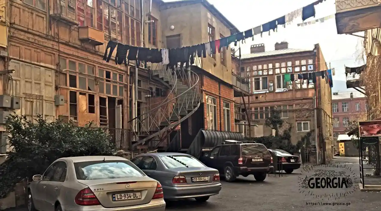 Итальянские дворики в Тбилиси